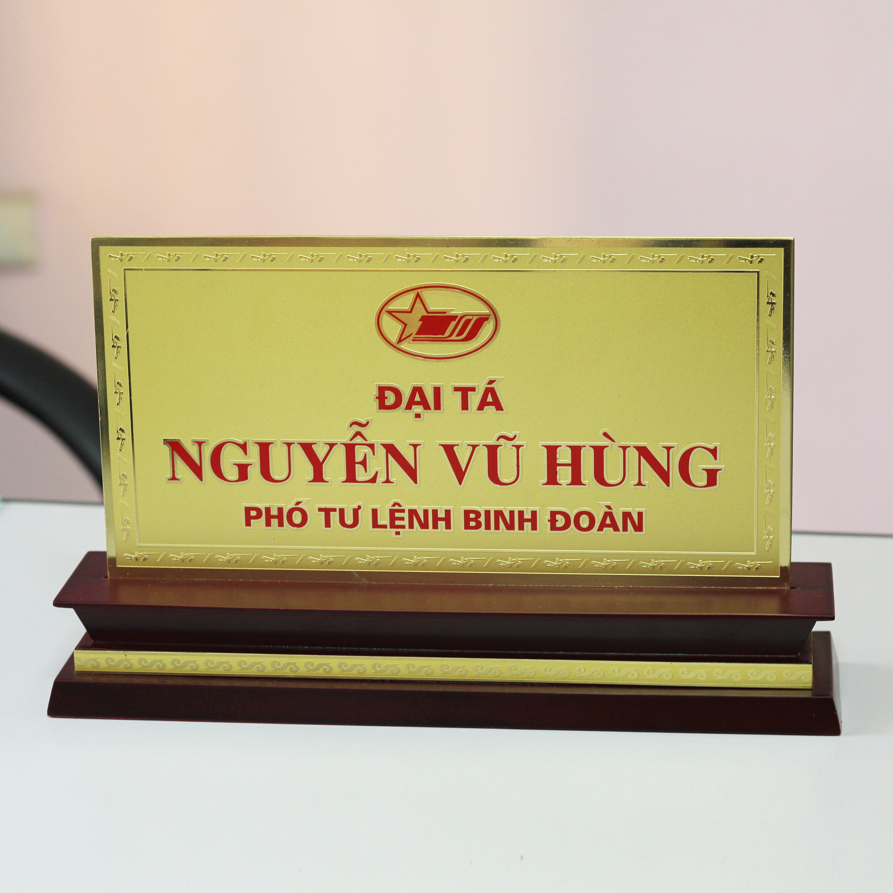 Biển chức danh để bàn